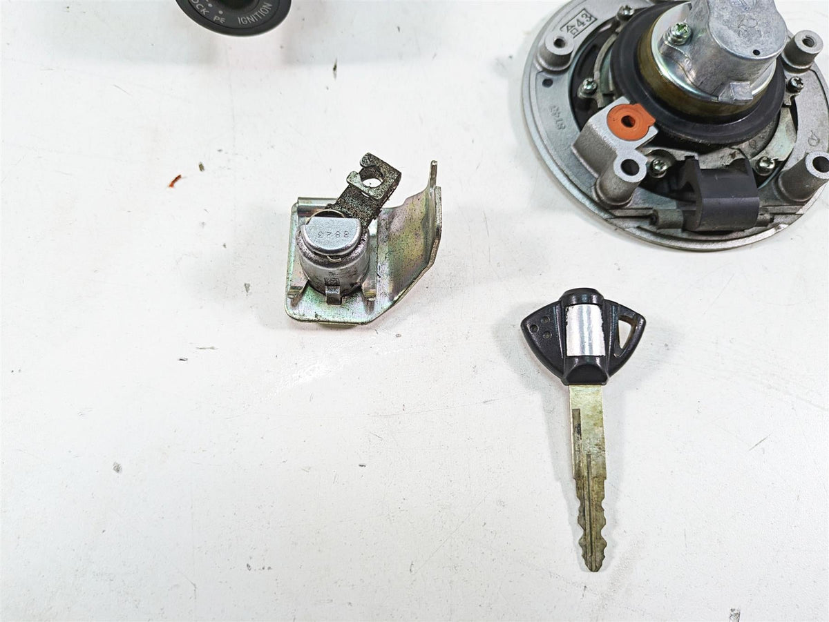 2009 Suzuki GSXR750 K9 Ignition Switch Key Lock Set 37101-40820 37101-40822 {{ shop.shopifyCountryName }} - Mototech271