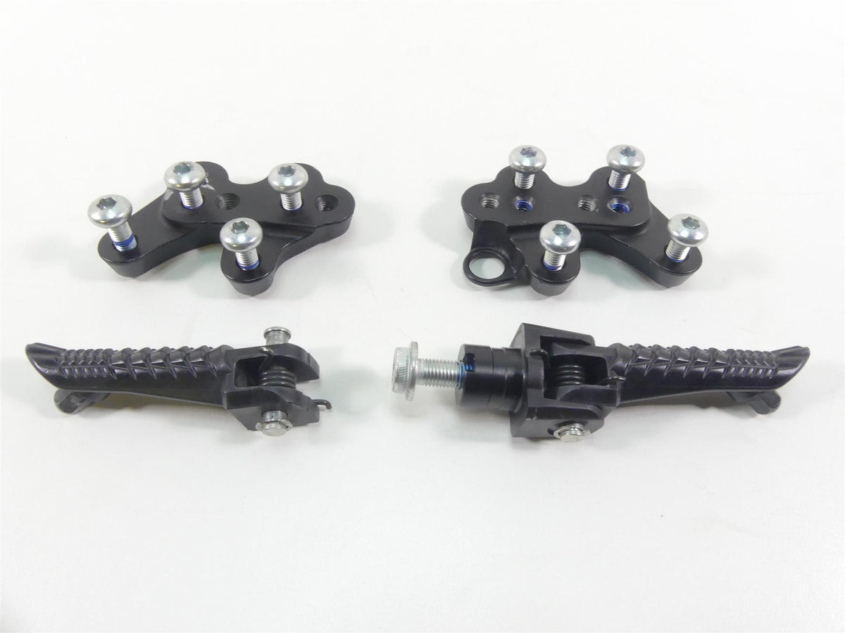 2022 Suzuki GSXR750 Front Rider Driver Footpeg Foot Peg Set 43511-14J10 {{ shop.shopifyCountryName }} - Mototech271