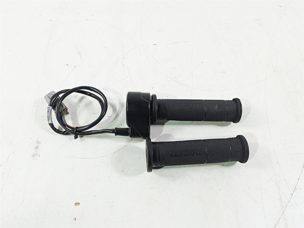 2015 Ducati Hypermotard 821 SP Ride By Wire Throttle Grip Set 66020031E {{ shop.shopifyCountryName }} - Mototech271
