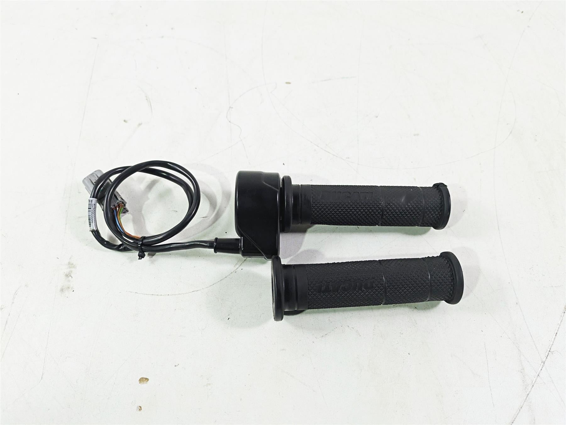 2015 Ducati Hypermotard 821 SP Ride By Wire Throttle Grip Set 66020031E {{ shop.shopifyCountryName }} - Mototech271