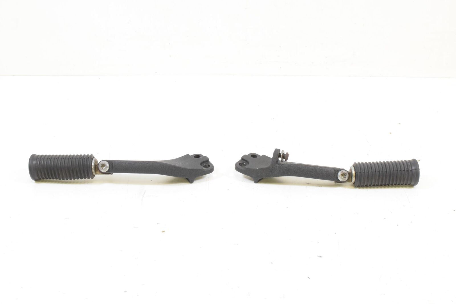 2014 Harley FLD Dyna Switchback 103 Passenger Footpeg Set 49224-06A {{ shop.shopifyCountryName }} - Mototech271