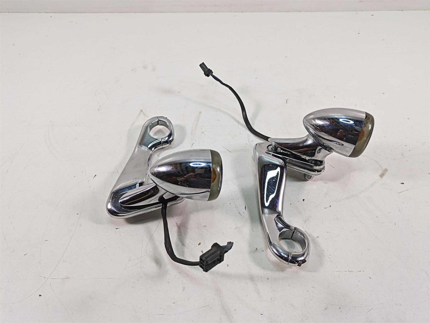 2011 Harley Touring FLTRU Road Glide Front Blinker Turn Signal Set 58460-10 {{ shop.shopifyCountryName }} - Mototech271