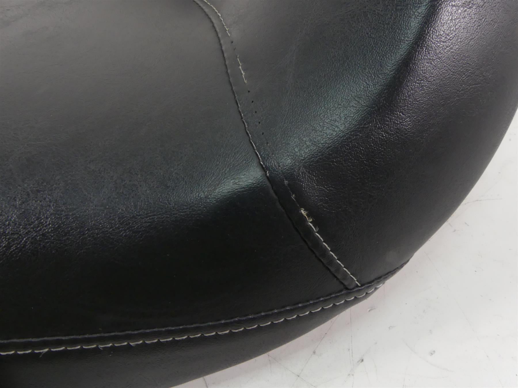 2013 Harley FXDWG Dyna Wide Glide Rider Driver Solo Saddle Seat -Read 51503-10 {{ shop.shopifyCountryName }} - Mototech271