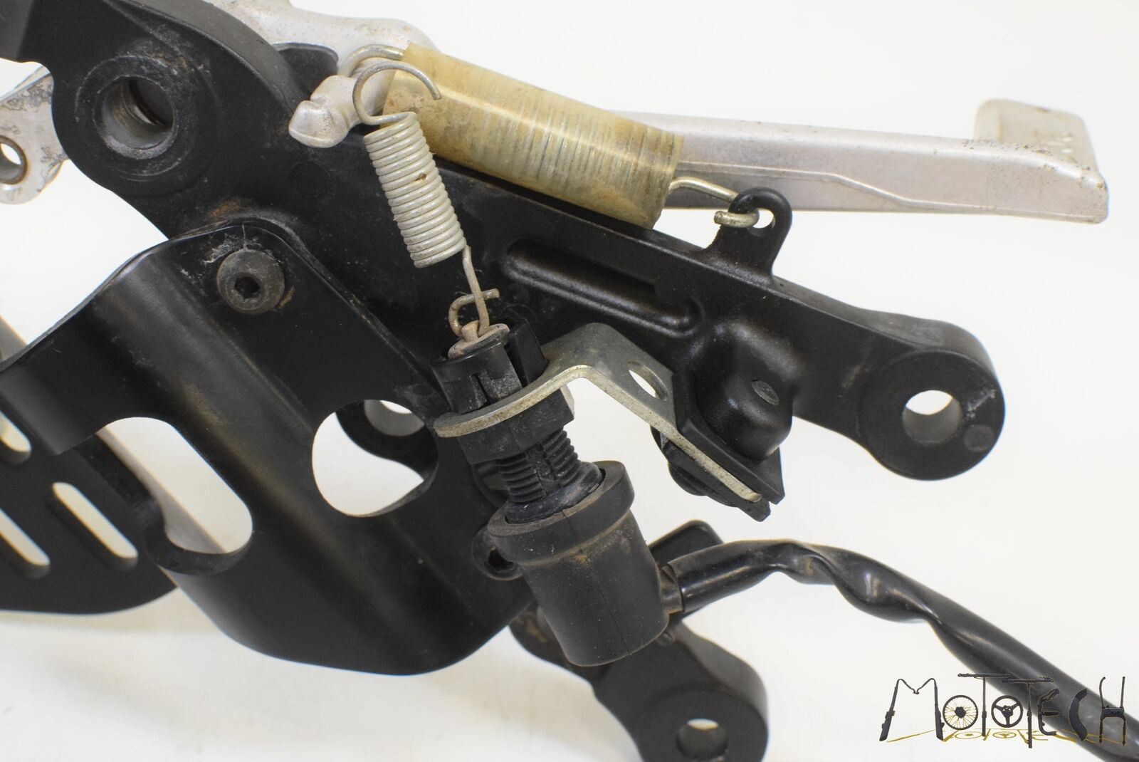 2012 Yamaha YZFR6 YZF R6 Front Right Footpeg Mount & Brake Pedal 2C0-27443-10-00 {{ shop.shopifyCountryName }} - Mototech271