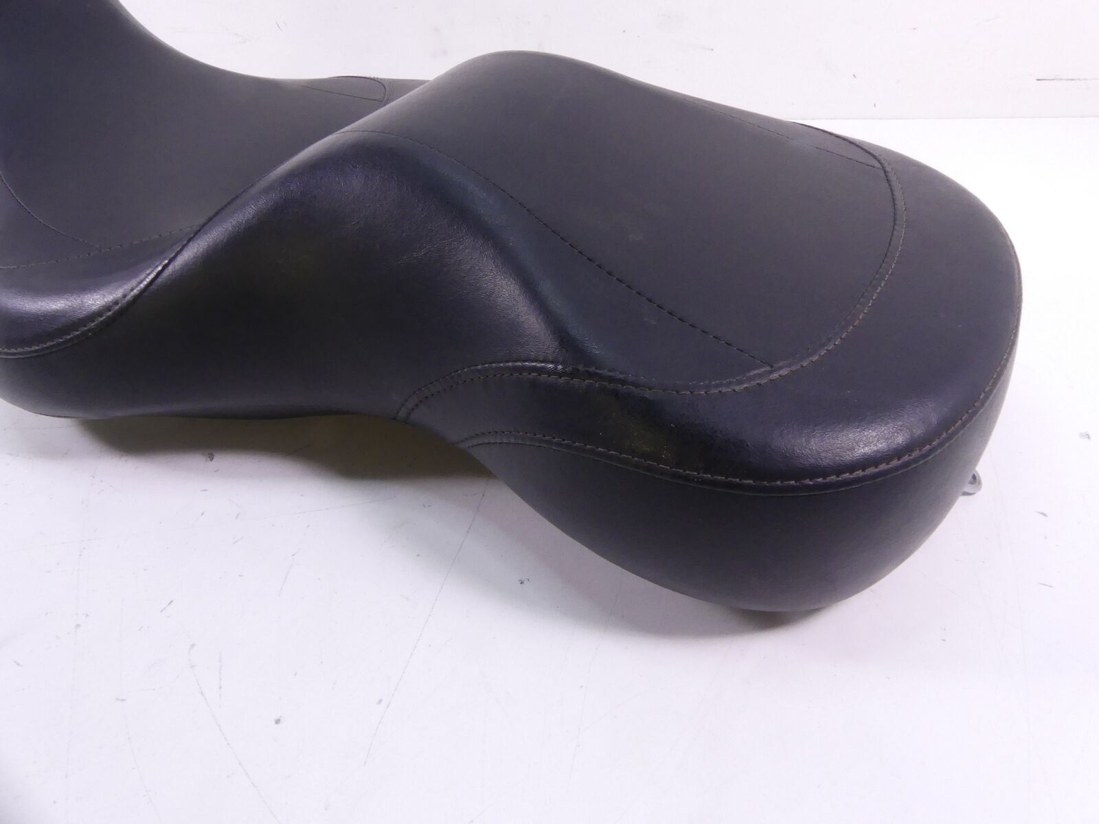 2016 Harley FLD Dyna Switchback 103 Seat Saddle -No Cuts 54166-12 {{ shop.shopifyCountryName }} - Mototech271