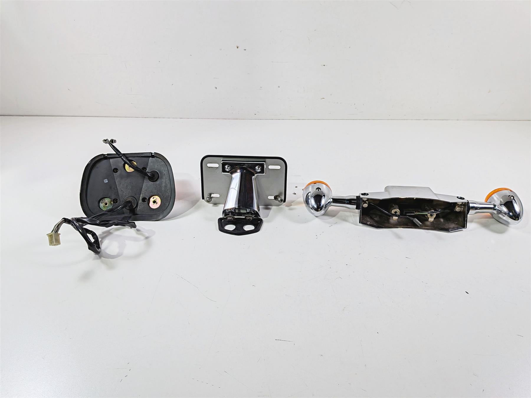 2006 Suzuki C90 VL1500T Boulevard Taillight Blinker Plate Holder Set 35710-10F30 {{ shop.shopifyCountryName }} - Mototech271