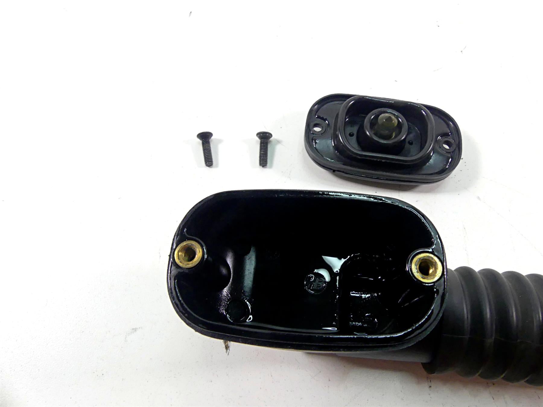 2004 Harley Touring FLHTCUI Electra Glide Rear Brake Master Cylinder 41755-99F {{ shop.shopifyCountryName }} - Mototech271