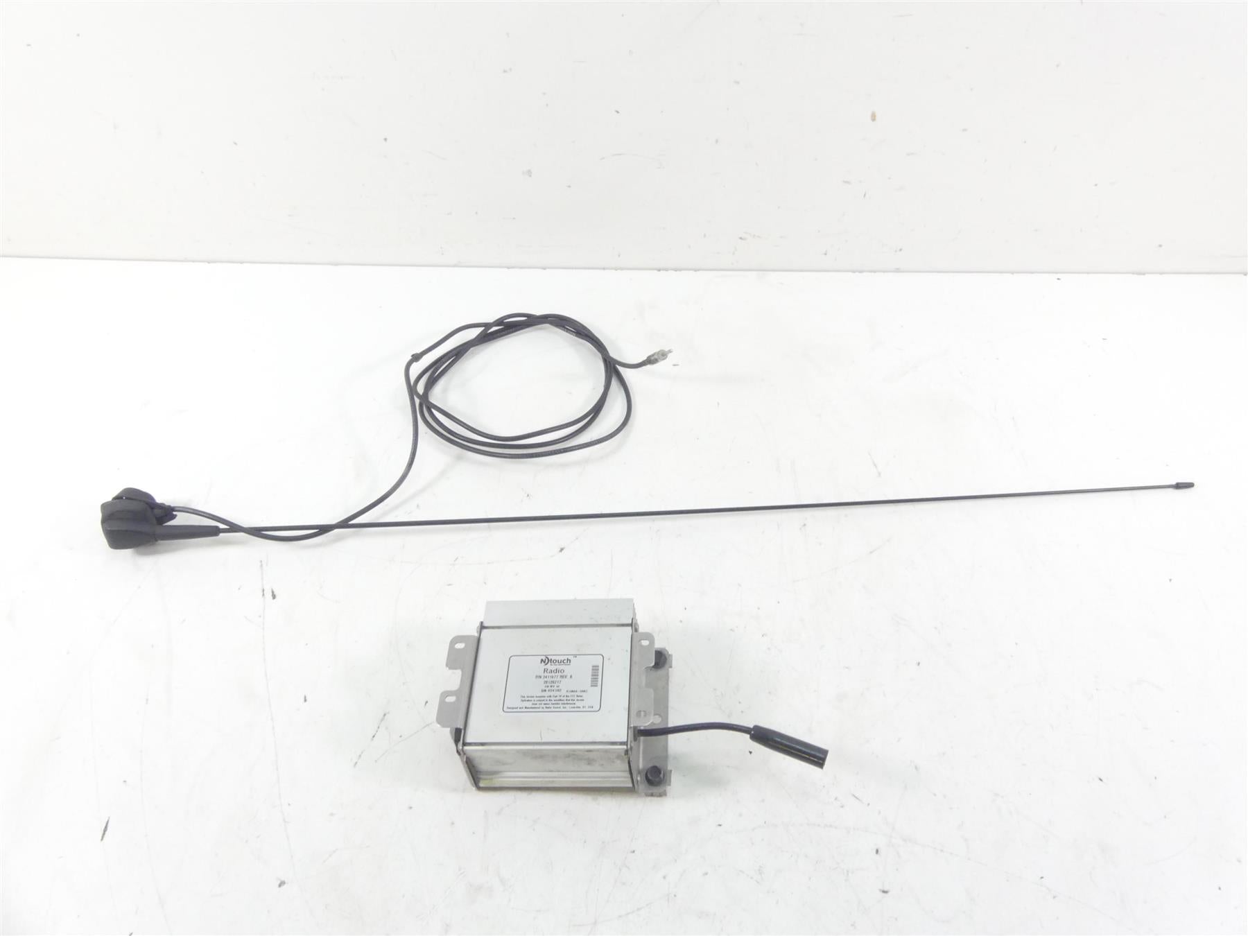 2012 Victory Cross Country Amplifier Stereo Radio Module + Antenna 2411677 {{ shop.shopifyCountryName }} - Mototech271