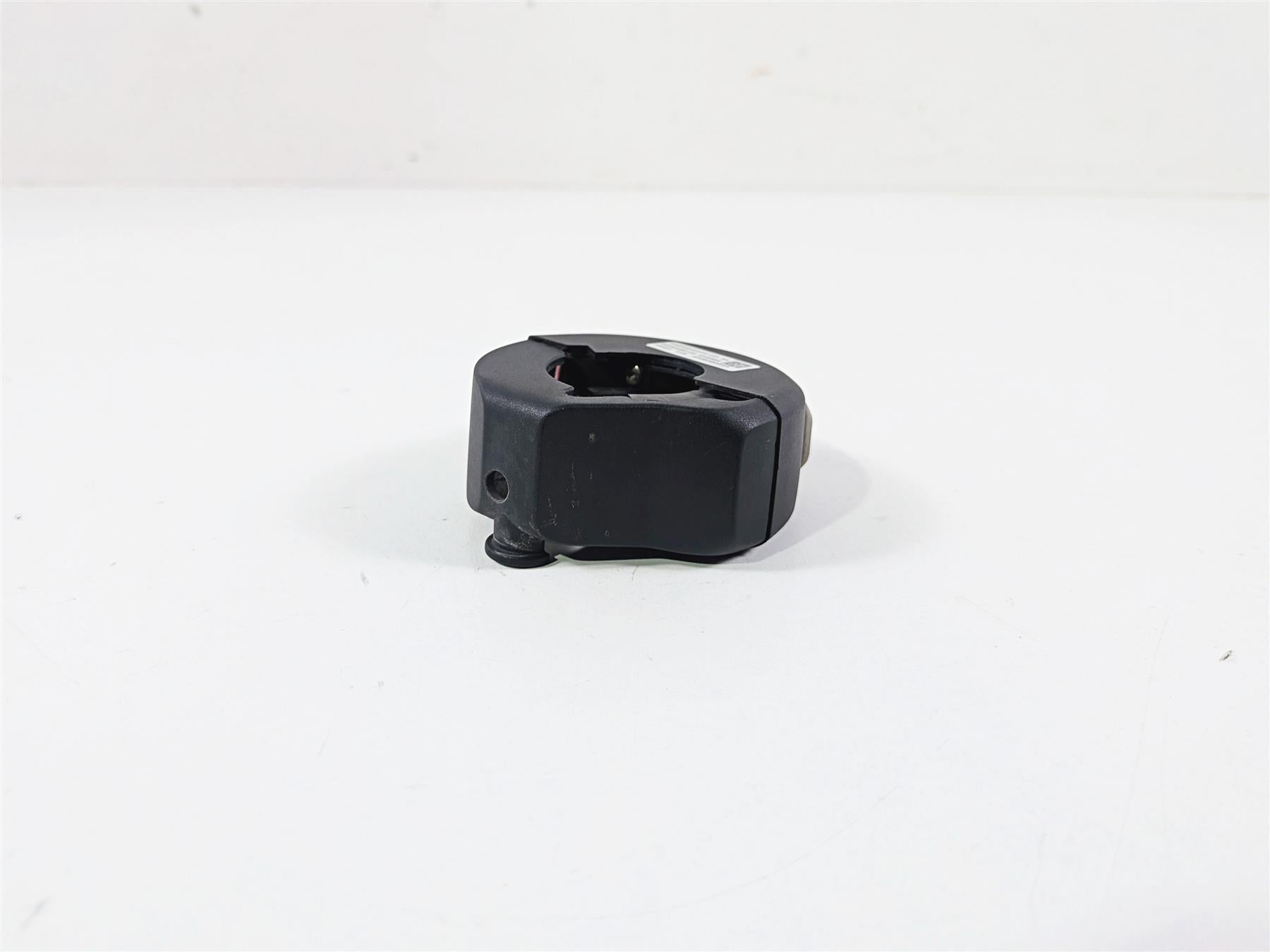2016 BMW R1200 GS K50 Right Hand Start Stop Control Switch 61318546186 {{ shop.shopifyCountryName }} - Mototech271