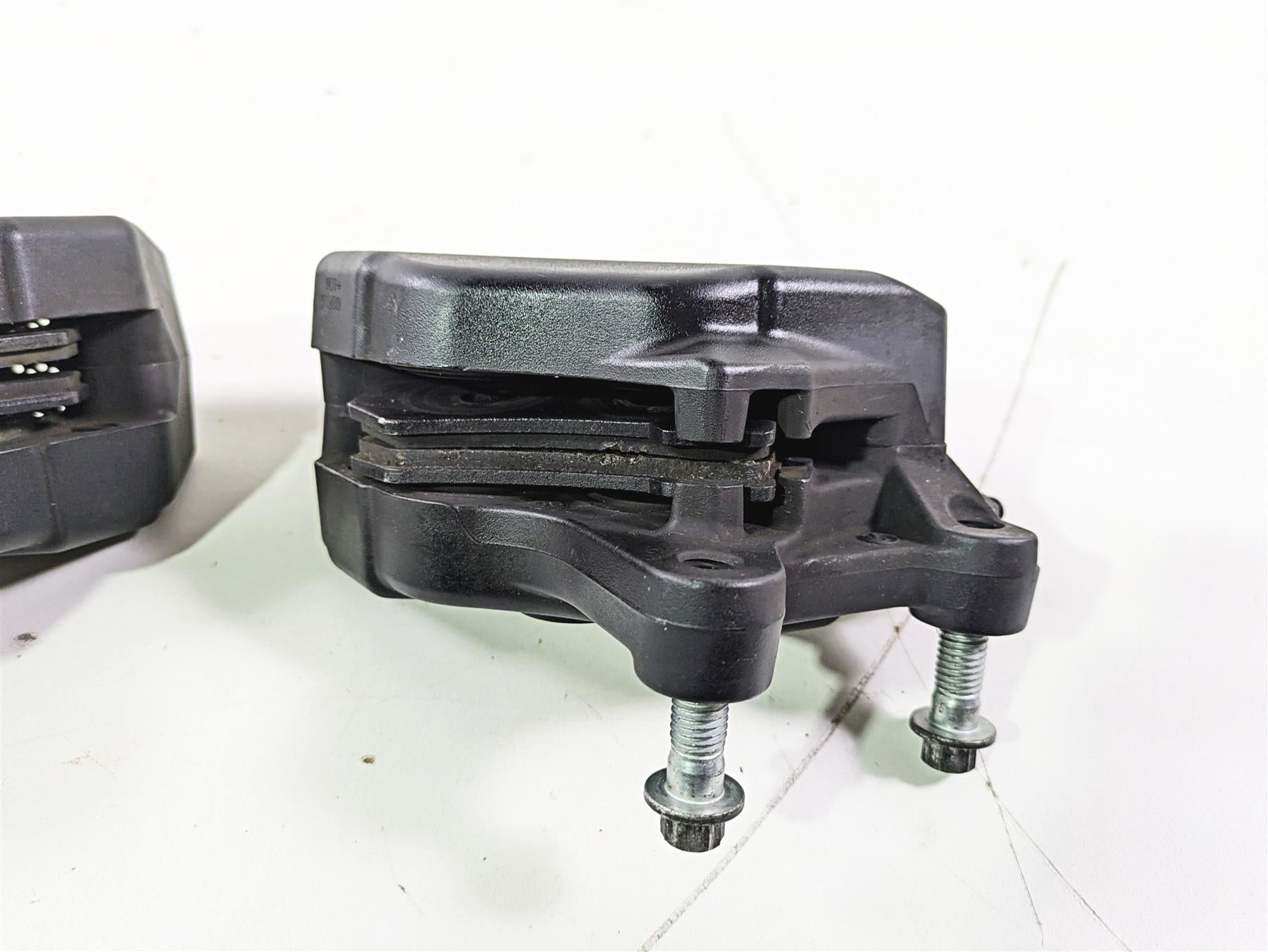 2008 Harley Touring FLHTP Electra Glide Brembo Front Brake Caliper Set 43027-08 {{ shop.shopifyCountryName }} - Mototech271