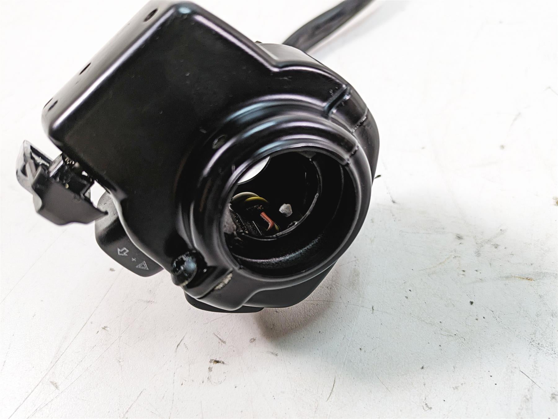 2009 Harley Touring FLHTCU Electra Glide Left Control Switch - Read 71682-06A {{ shop.shopifyCountryName }} - Mototech271