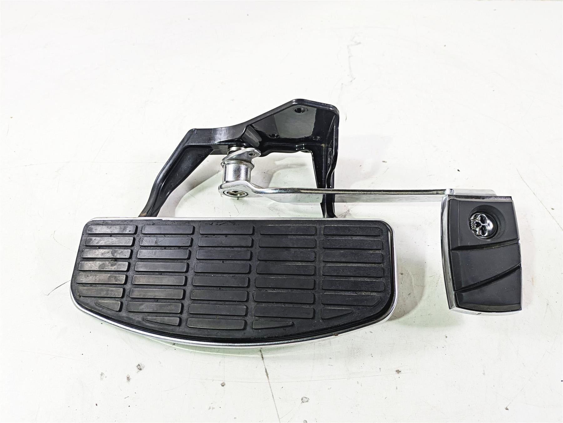 2004 Harley Softail FLSTF Fat Boy Right Floorboard Brake Pedal Set 50600026 | Mototech271