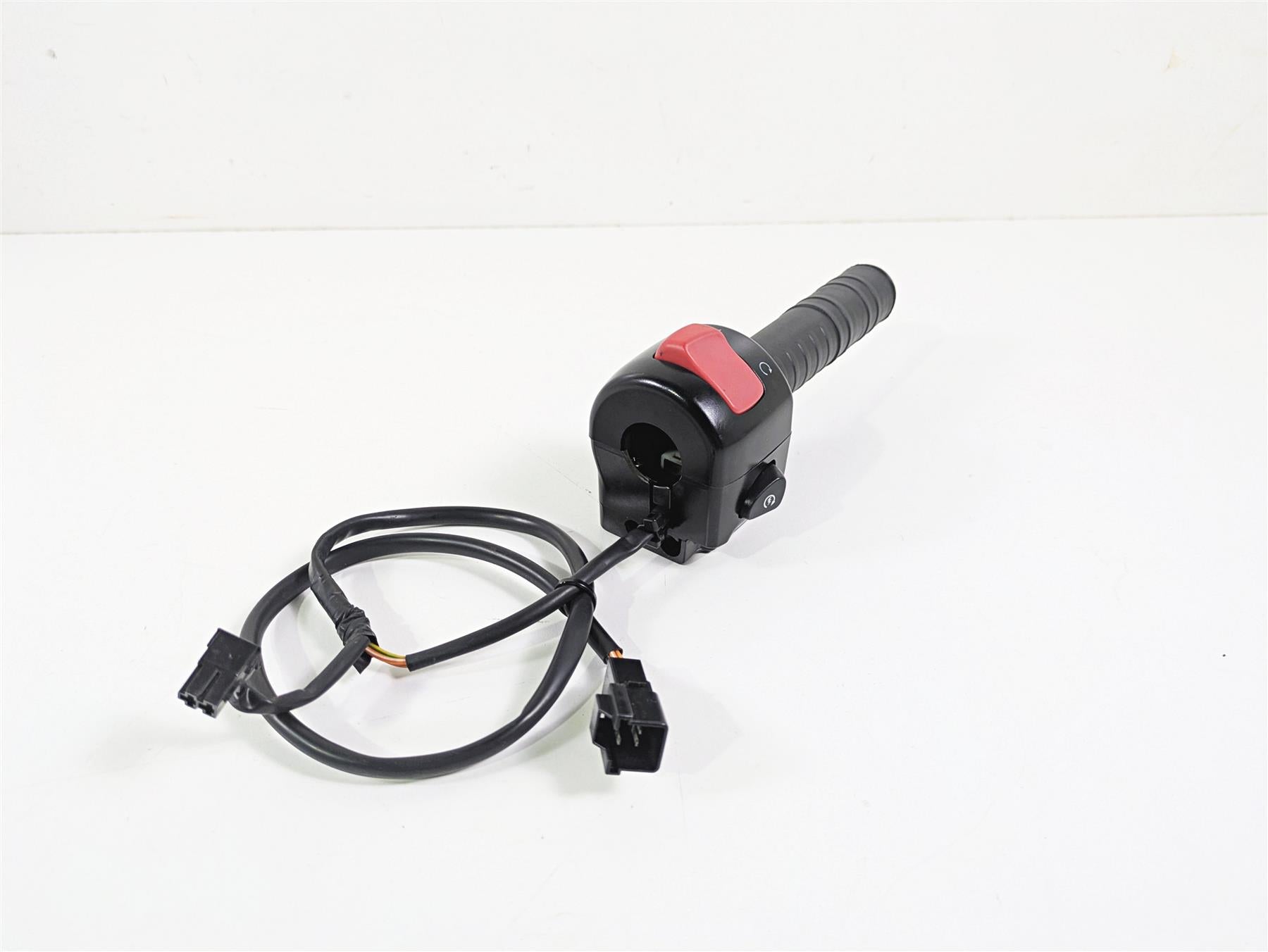 2019 Suzuki M109R VZR1800 Boulevard Right Hand Control Switch 37200-06J00 {{ shop.shopifyCountryName }} - Mototech271