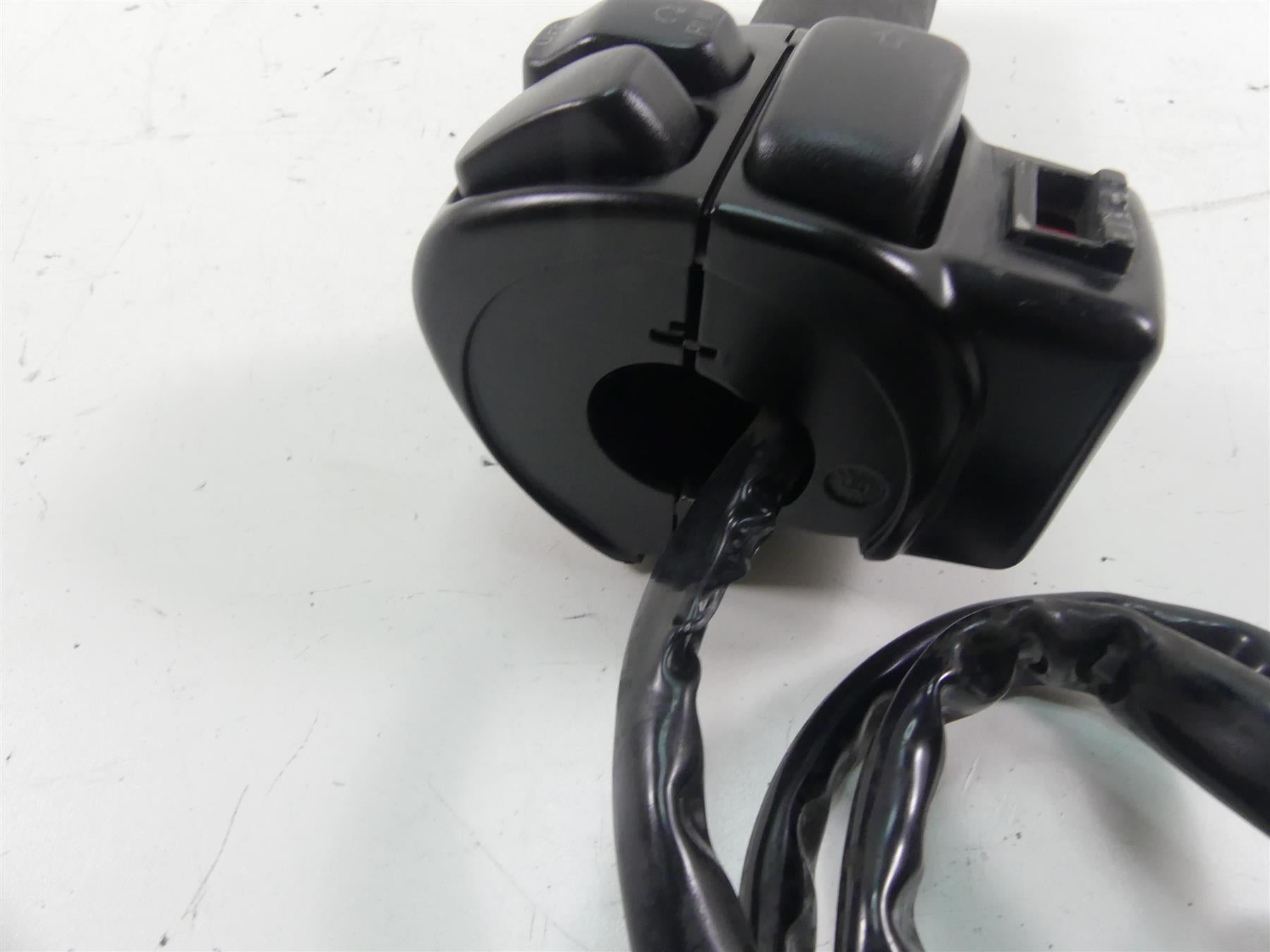 2012 Harley Touring FLHTP Electra Glide Right Hand Control Switch -Read 71684-06 {{ shop.shopifyCountryName }} - Mototech271