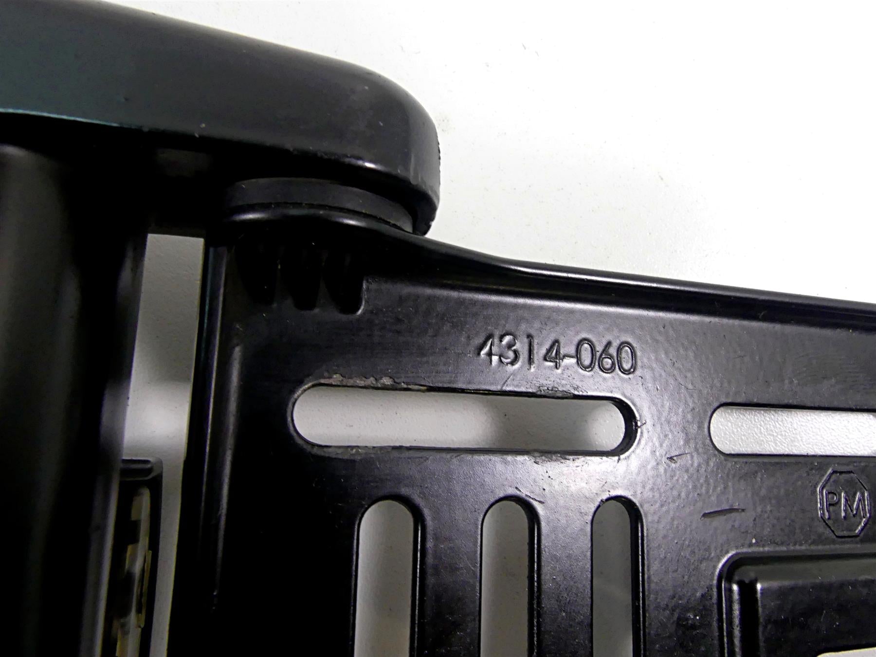 2014 Harley VRSCF Muscle V-Rod Side License Plate Holder - Read 69390-09 {{ shop.shopifyCountryName }} - Mototech271