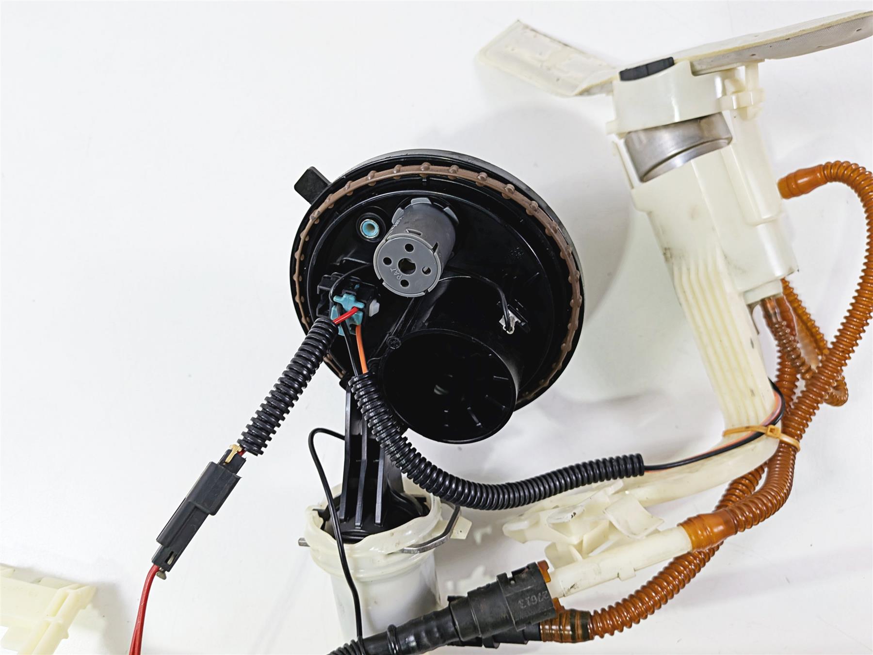 2014 Harley Touring FLHTK Electra Glide Fuel Gas Petrol Pump 62908-08 75069-08C-Mototech271