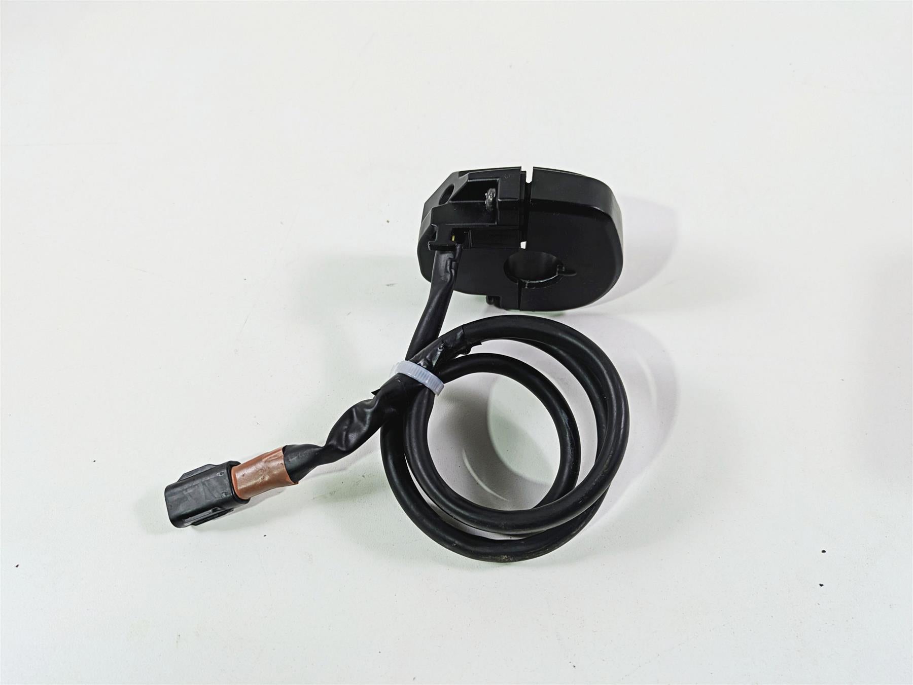 2024 Triumph Tiger 900 GT Ride Fly By Wire Throttle Sensor T2042074 {{ shop.shopifyCountryName }} - Mototech271