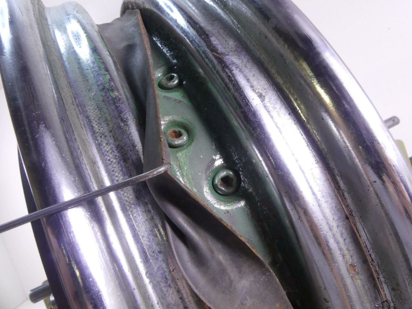 1995 Harley FXSTS Softail Springer Rear Wheel Rim 16x3 - Read 43085-81 40976-86A {{ shop.shopifyCountryName }} - Mototech271