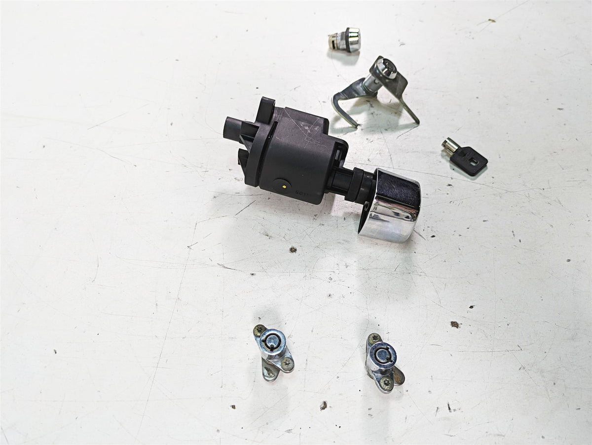 2008 Harley FLHTCU Electra Glide Ignition Switch Key Lock Set 71572-06 {{ shop.shopifyCountryName }} - Mototech271