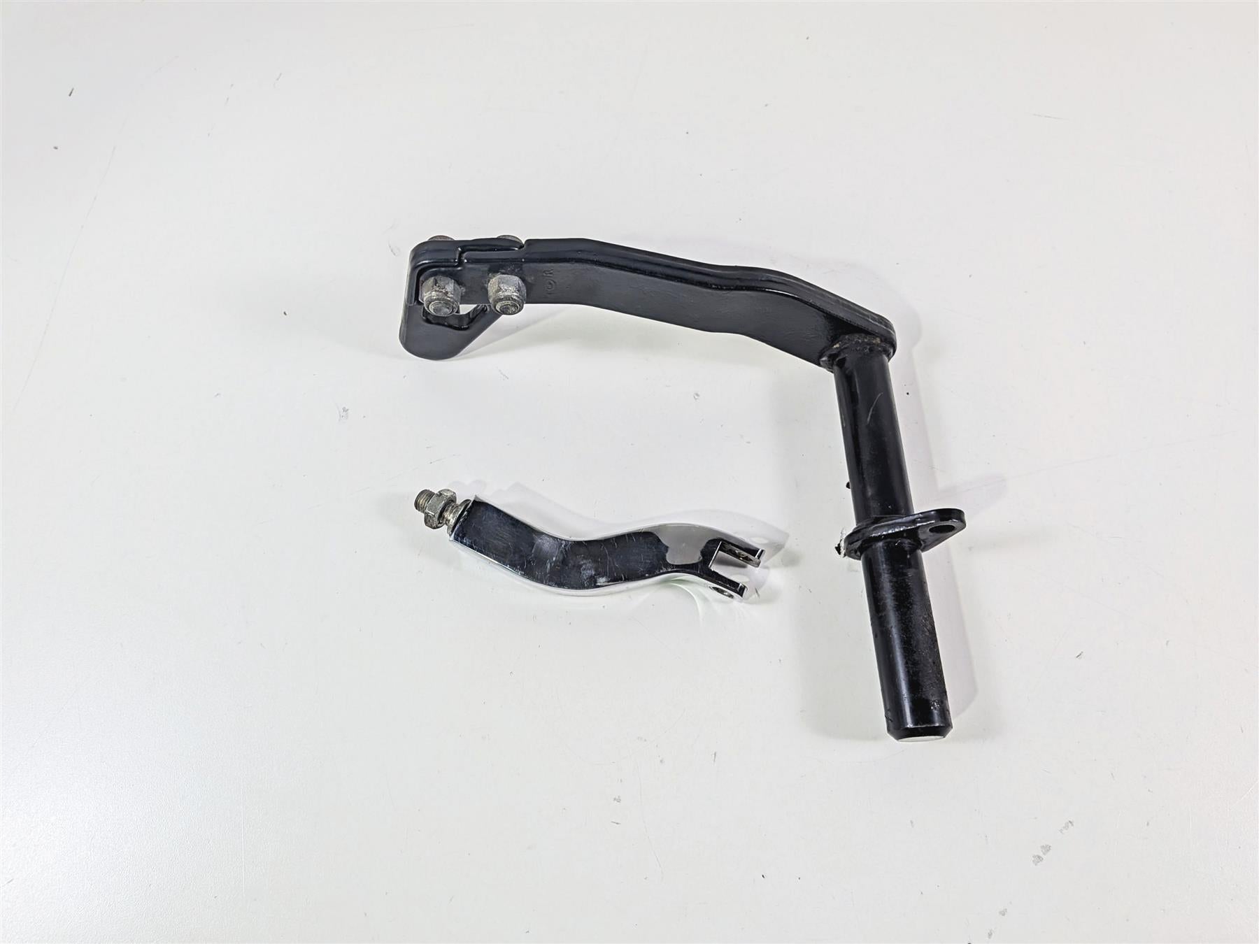 1998 Harley Dyna FXDL Low Rider Passenger Footpeg Mounts & Mounting Bar 52740-94 {{ shop.shopifyCountryName }} - Mototech271
