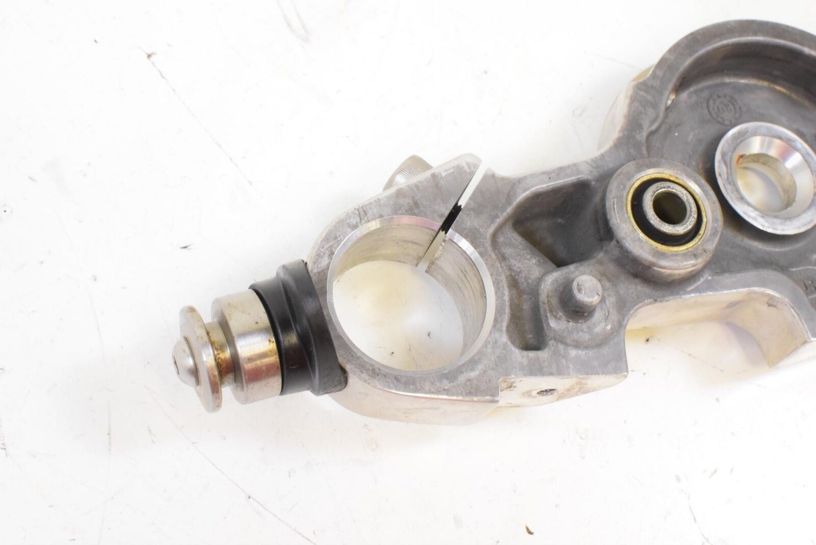 2015 Triumph Rocket III 3 Touring ABS Upper Triple Tree Steering Clamp T2049029 {{ shop.shopifyCountryName }} - Mototech271