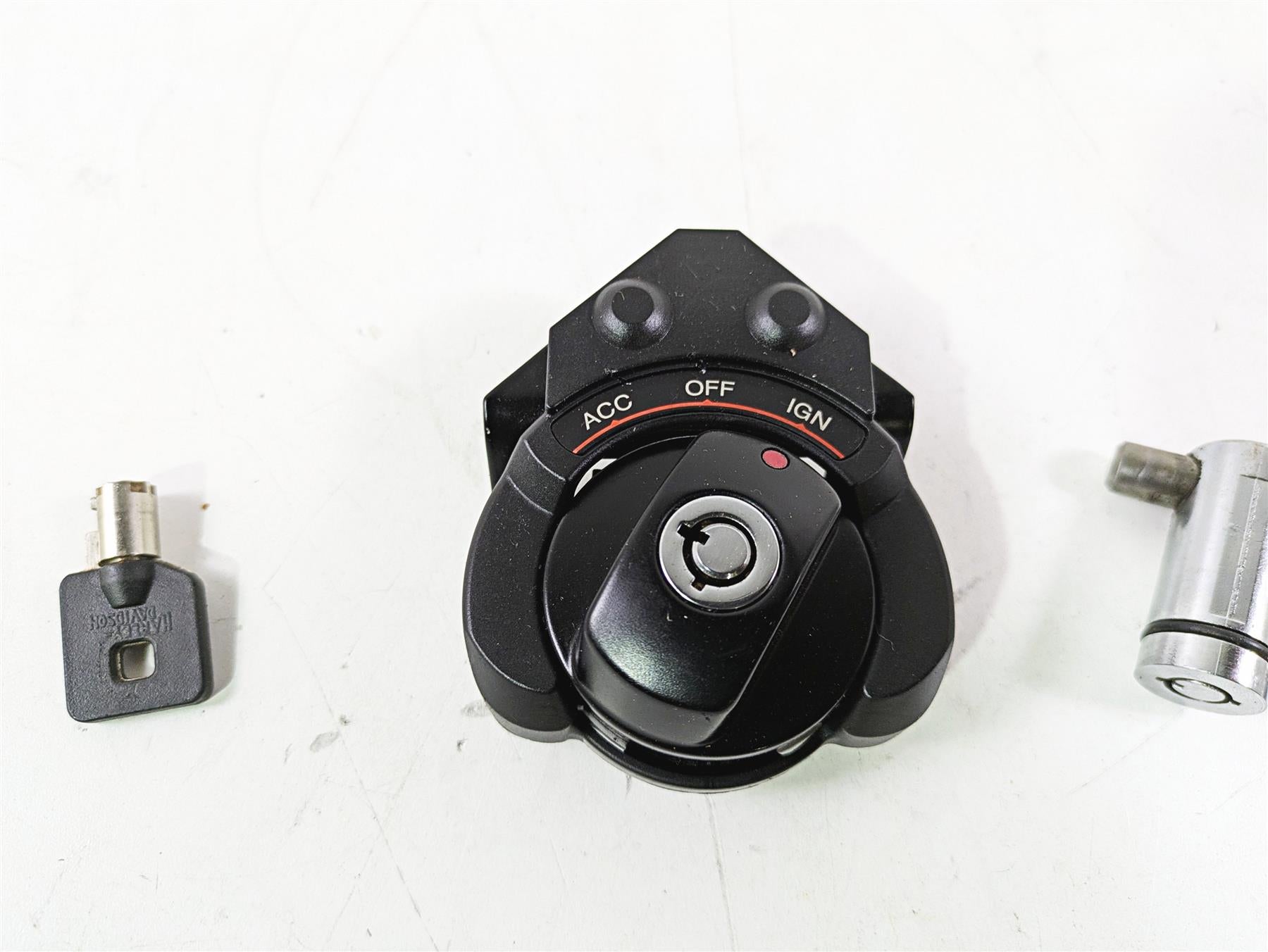 2010 Harley VRSCF Muscle Rod Ignition Switch Key Steering Lock Set 70020-05 {{ shop.shopifyCountryName }} - Mototech271