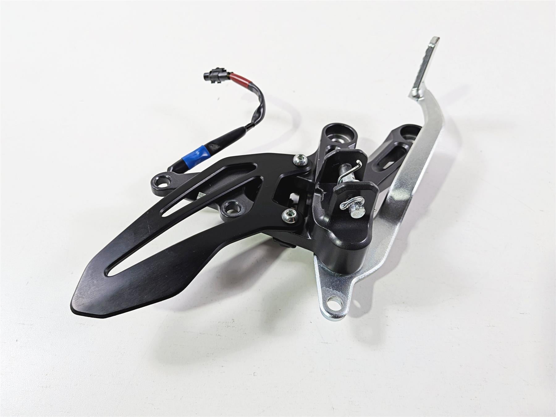 2025 Yamaha YZF R7 Right Foot Peg Mount & Brake Pedal BEB-27443-00 BEB-27211-00 {{ shop.shopifyCountryName }} - Mototech271