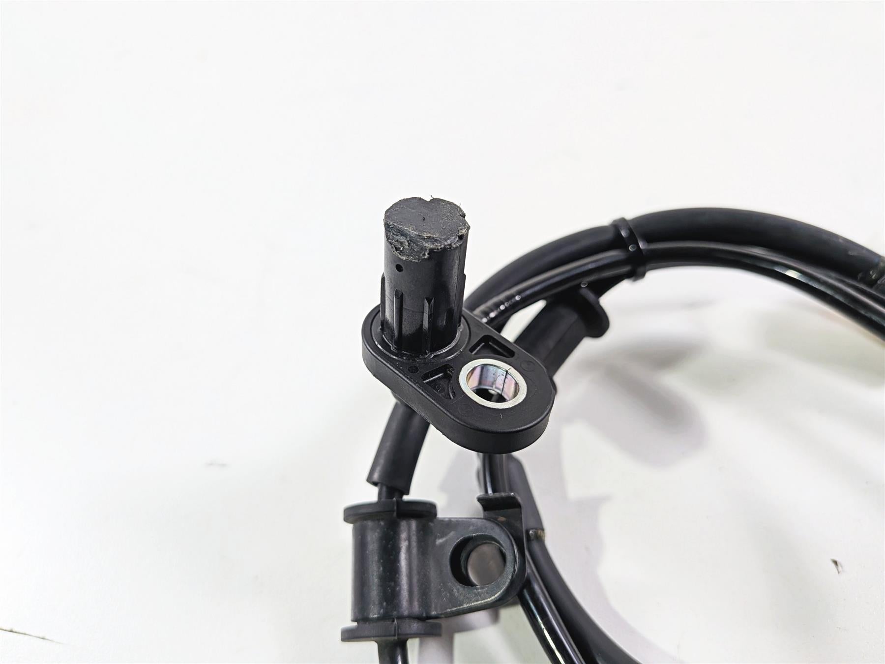 2023 Yamaha MT10 MTN1000 Rear Abs Brake Wheel Speed Sensor 2CR-85980-01-00 {{ shop.shopifyCountryName }} - Mototech271