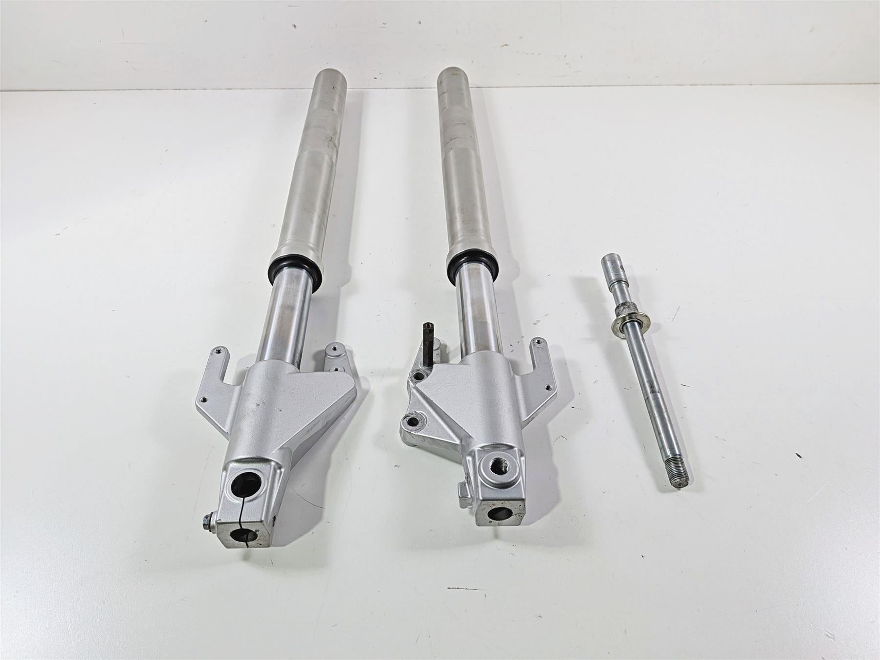 2005 Suzuki VZ800 M50 Boulevard Straight Front Fork Set 51103-39G00 51104-39G00 {{ shop.shopifyCountryName }} - Mototech271