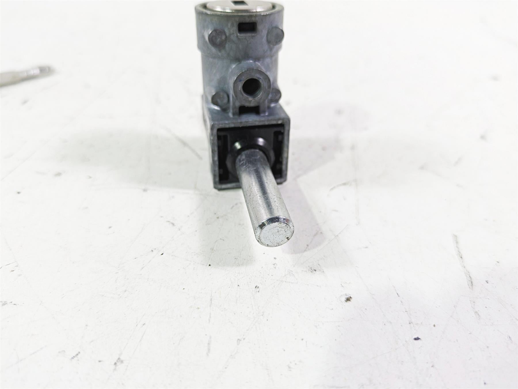 2021 Harley Softail FLSL Slim Steering Key Lock Set 45600049 {{ shop.shopifyCountryName }} - Mototech271