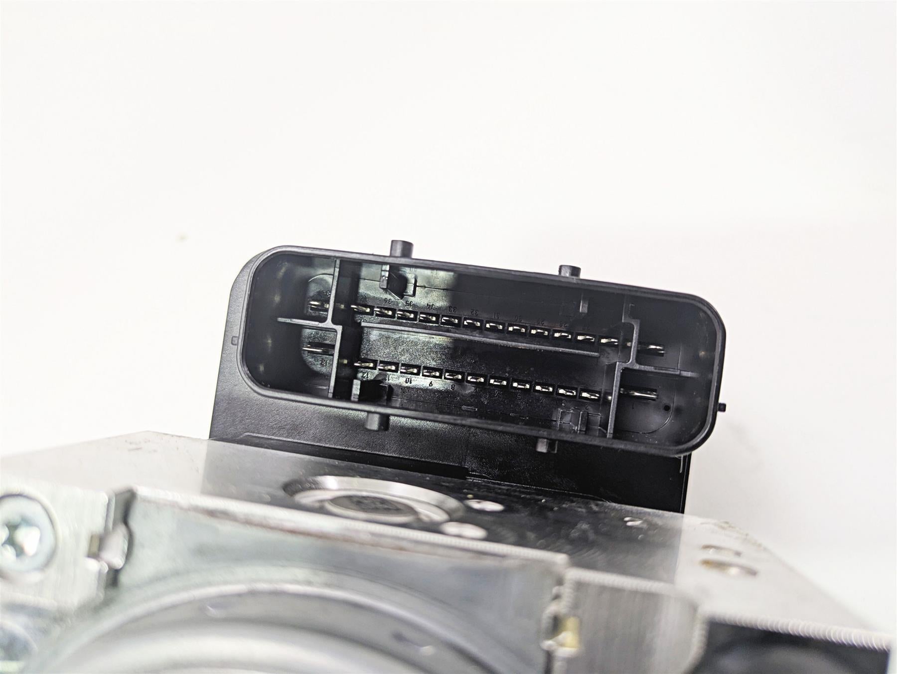 2016 BMW R1200RT K52 Abs Brake Pump Pressure Module 34519444398 {{ shop.shopifyCountryName }} - Mototech271