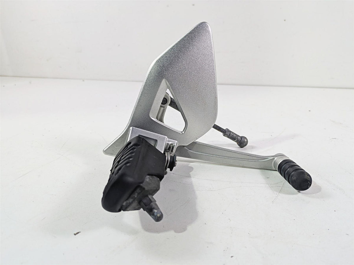 2016 BMW R1200RT K52 Front Left Foot Peg + Shifter -Read 46718535641 46718560383 {{ shop.shopifyCountryName }} - Mototech271