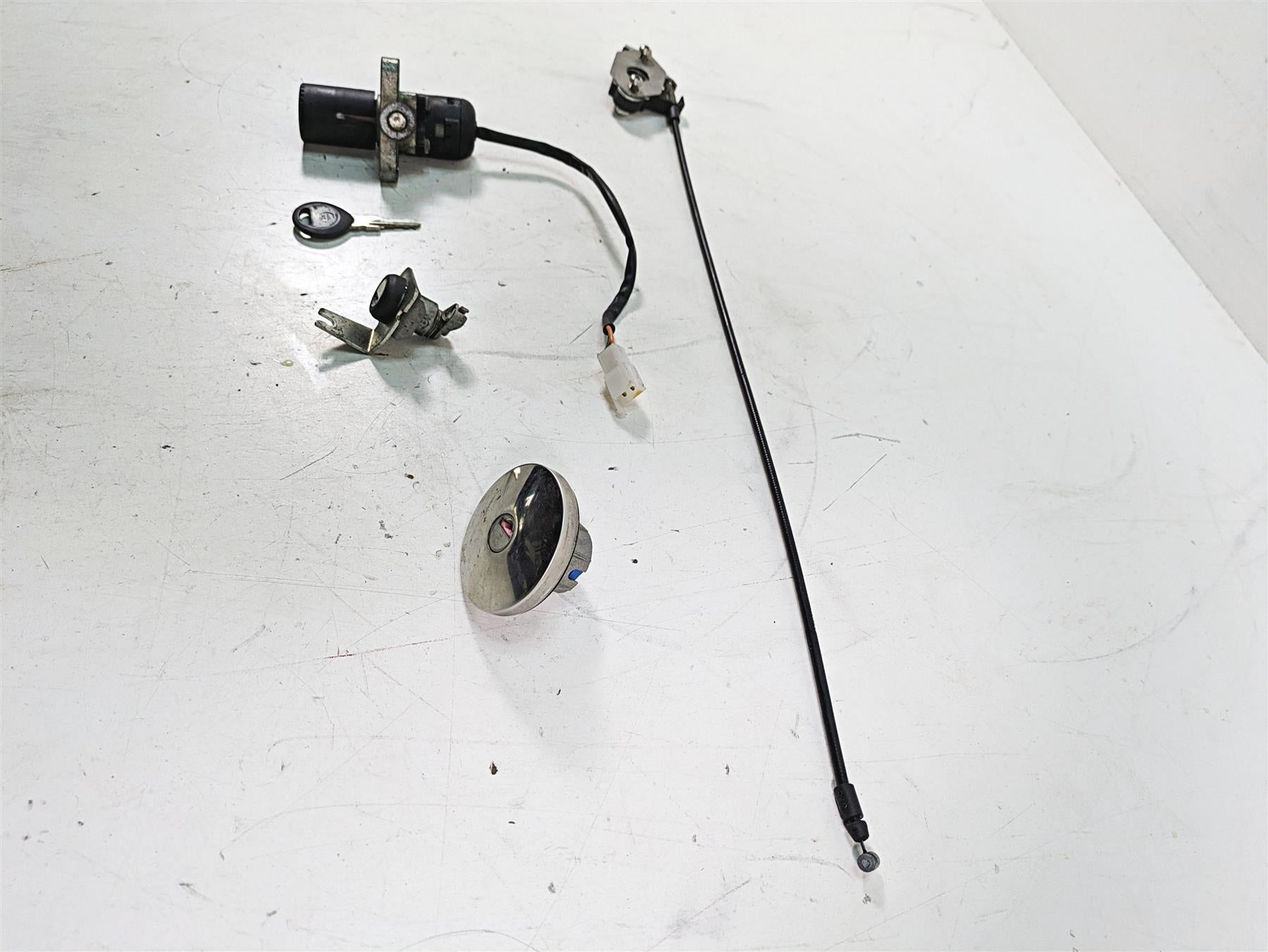 2013 Moto Guzzi V7 750 Stone Ignition Switch Key Lock Set GU32782510 883477 {{ shop.shopifyCountryName }} - Mototech271