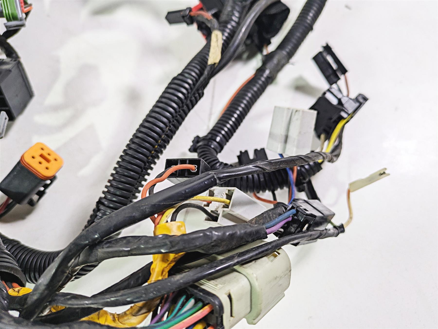 2010 Harley Touring FLHTK Electra Glide Front Wiring Harness - Read 70232-10 {{ shop.shopifyCountryName }} - Mototech271