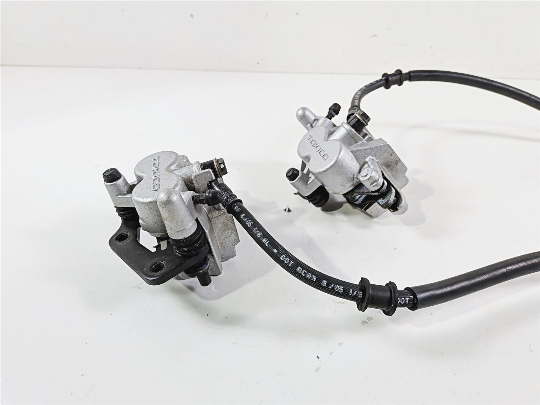 2006 Suzuki C90 VL1500T Boulevard Tokico Front Brake Caliper Set 59100-33DD0-999 {{ shop.shopifyCountryName }} - Mototech271