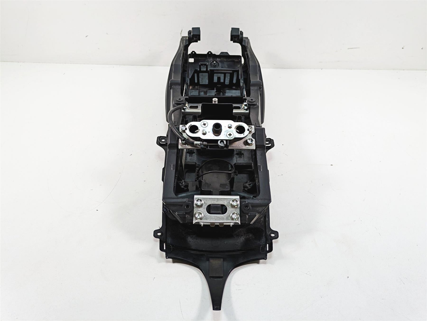 2022 Suzuki GSXR 750 Subframe Inner Fender Set 41211-14J00-YUG 41221-14J00-YUG {{ shop.shopifyCountryName }} - Mototech271