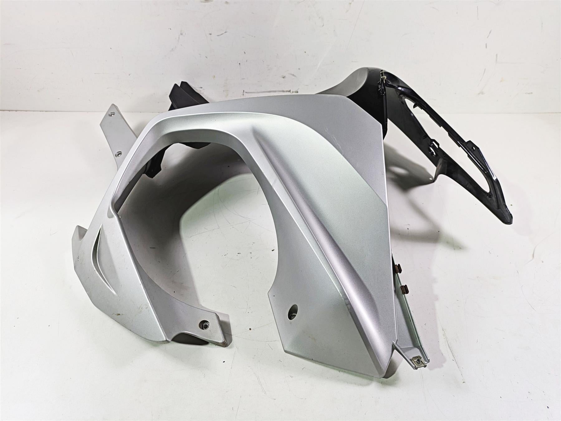 2009 BMW R1200RT K26 Right Main Side Fairing Cover Cowl 46637681054 {{ shop.shopifyCountryName }} - Mototech271