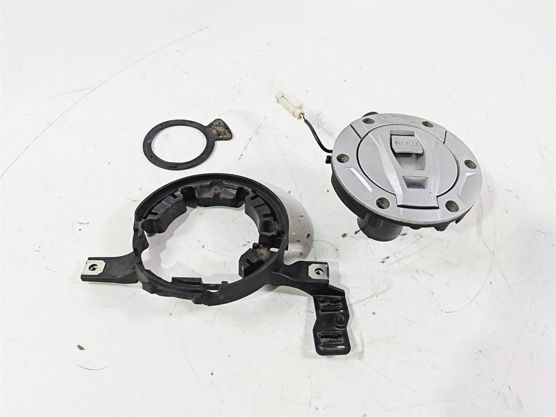 2015 BMW K1600 GT K48 Keyless Fuel Gas Tank Lid Cap Inlet 16118549495 {{ shop.shopifyCountryName }} - Mototech271