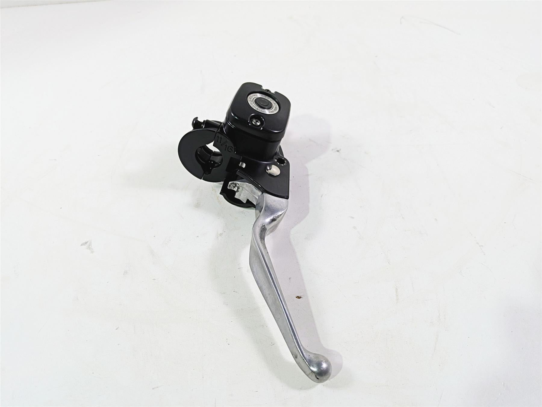 2016 Harley FXDL Dyna Low Rider Front Brake Master Cylinder 11/16" 45170-08F {{ shop.shopifyCountryName }} - Mototech271