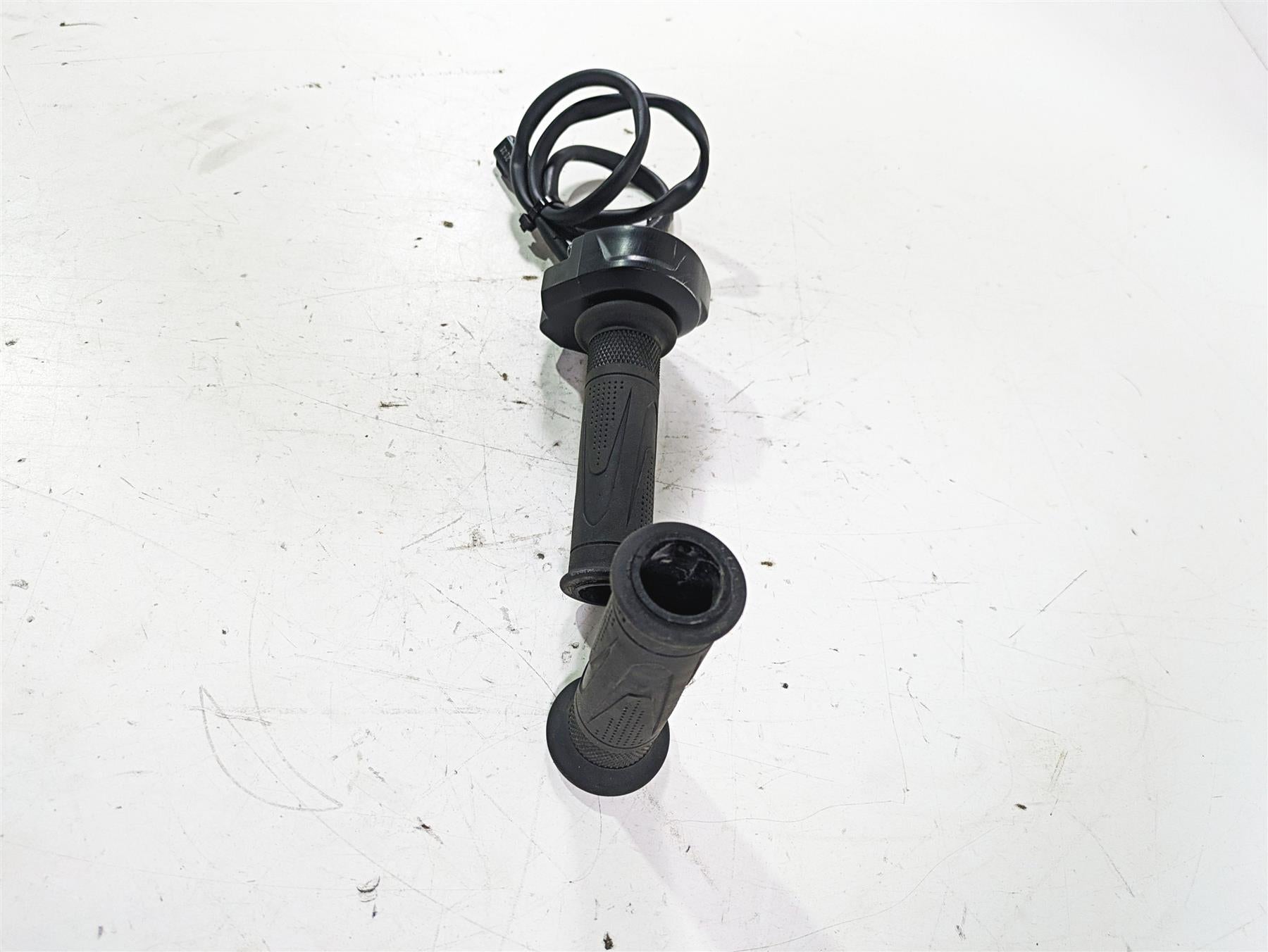 2023 Triumph Street Triple 765 RS Fly By Wire Throttle Grip Sensor T2042226 {{ shop.shopifyCountryName }} - Mototech271