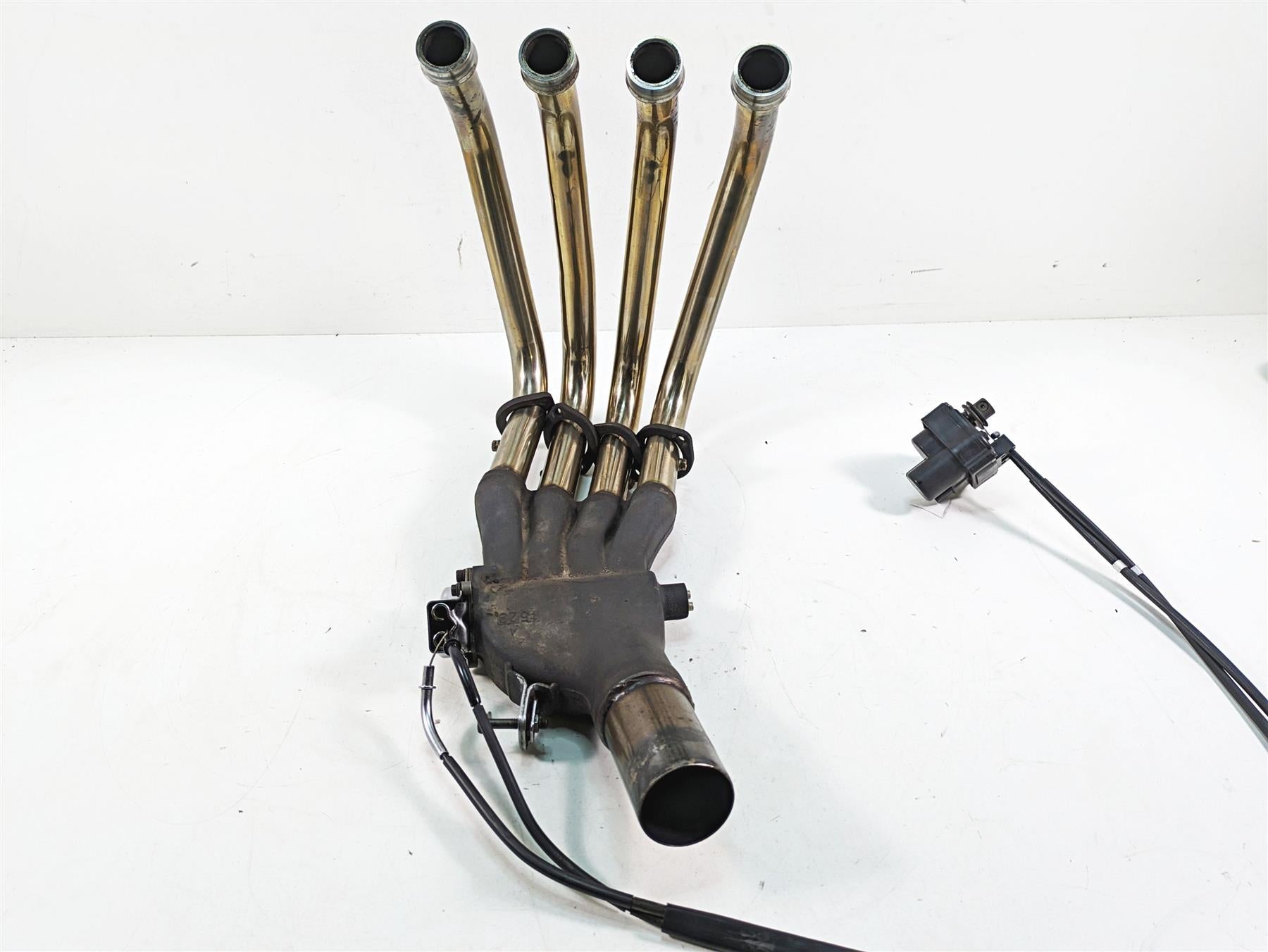 2002 Yamaha FZ1 FZS1000 Fazer Exhaust Header Manifold & Servo 5LV-14610-00-00 {{ shop.shopifyCountryName }} - Mototech271