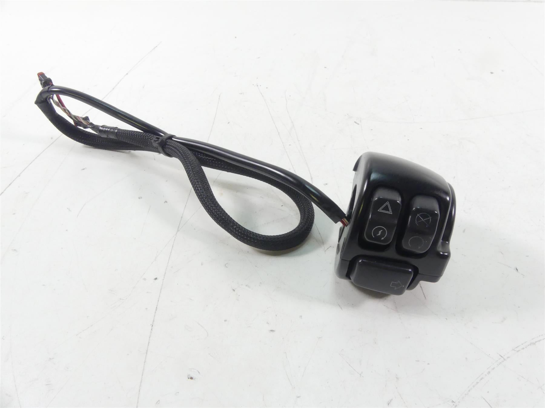 2017 Harley FXSE CVO Pro Street Breakout Right Hand Control Switch 71500423 {{ shop.shopifyCountryName }} - Mototech271