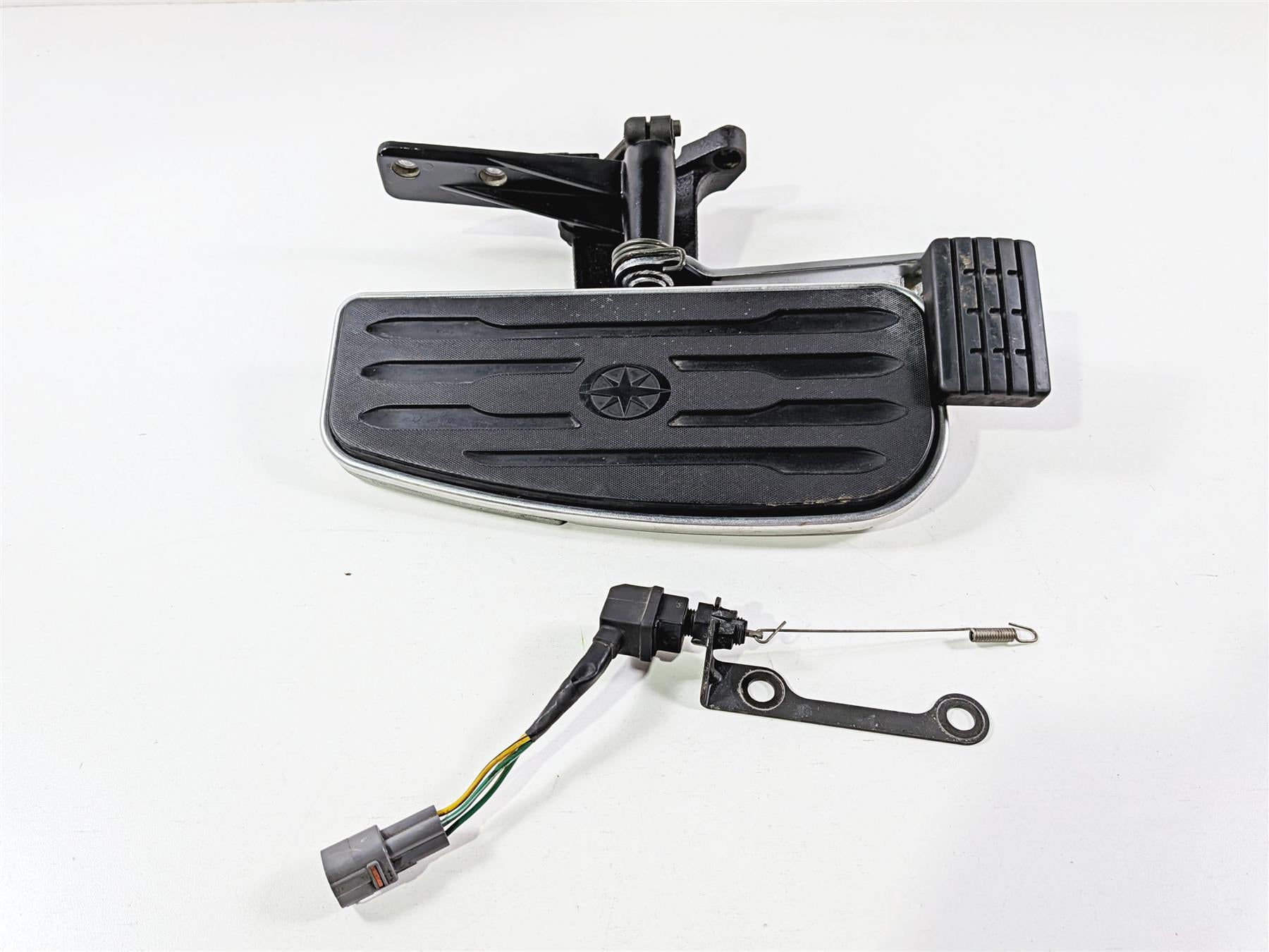 2006 Yamaha XVZ1300 Royal Star Right Floor Board & Brake Pedal 4XY-27420-10-00 {{ shop.shopifyCountryName }} - Mototech271