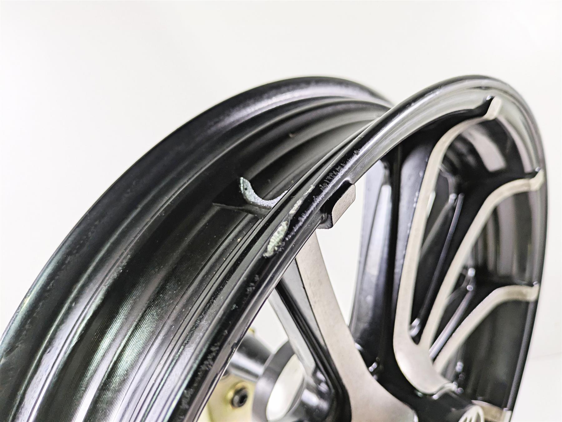 2017 Indian Chieftain Limited Straight Front Wheel Rim 19x3.5 1523059 {{ shop.shopifyCountryName }} - Mototech271