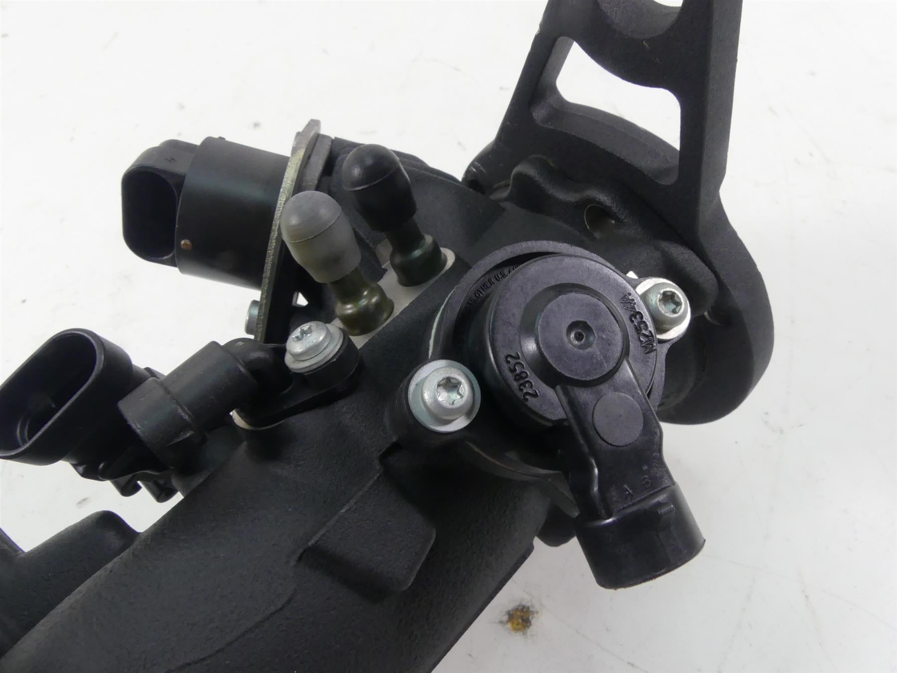2015 Harley FLS Softail Slim Throttle Body Fuel Injectors 27708-06 27708-10 {{ shop.shopifyCountryName }} - Mototech271