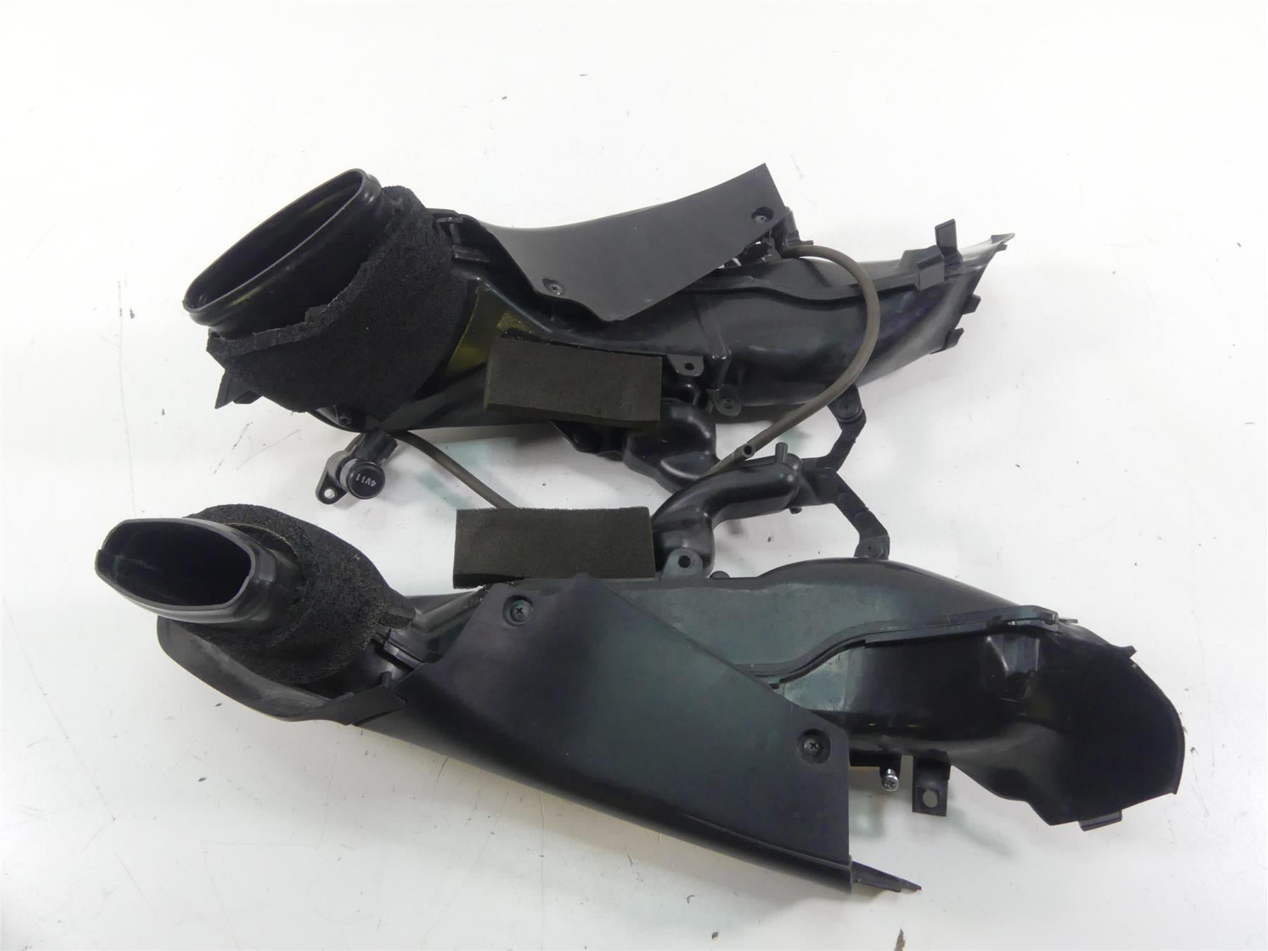 2015 Honda CBR1000 RR SC59 Upper Air Intake Duct Ram Set 64380-MGP-A00 {{ shop.shopifyCountryName }} - Mototech271