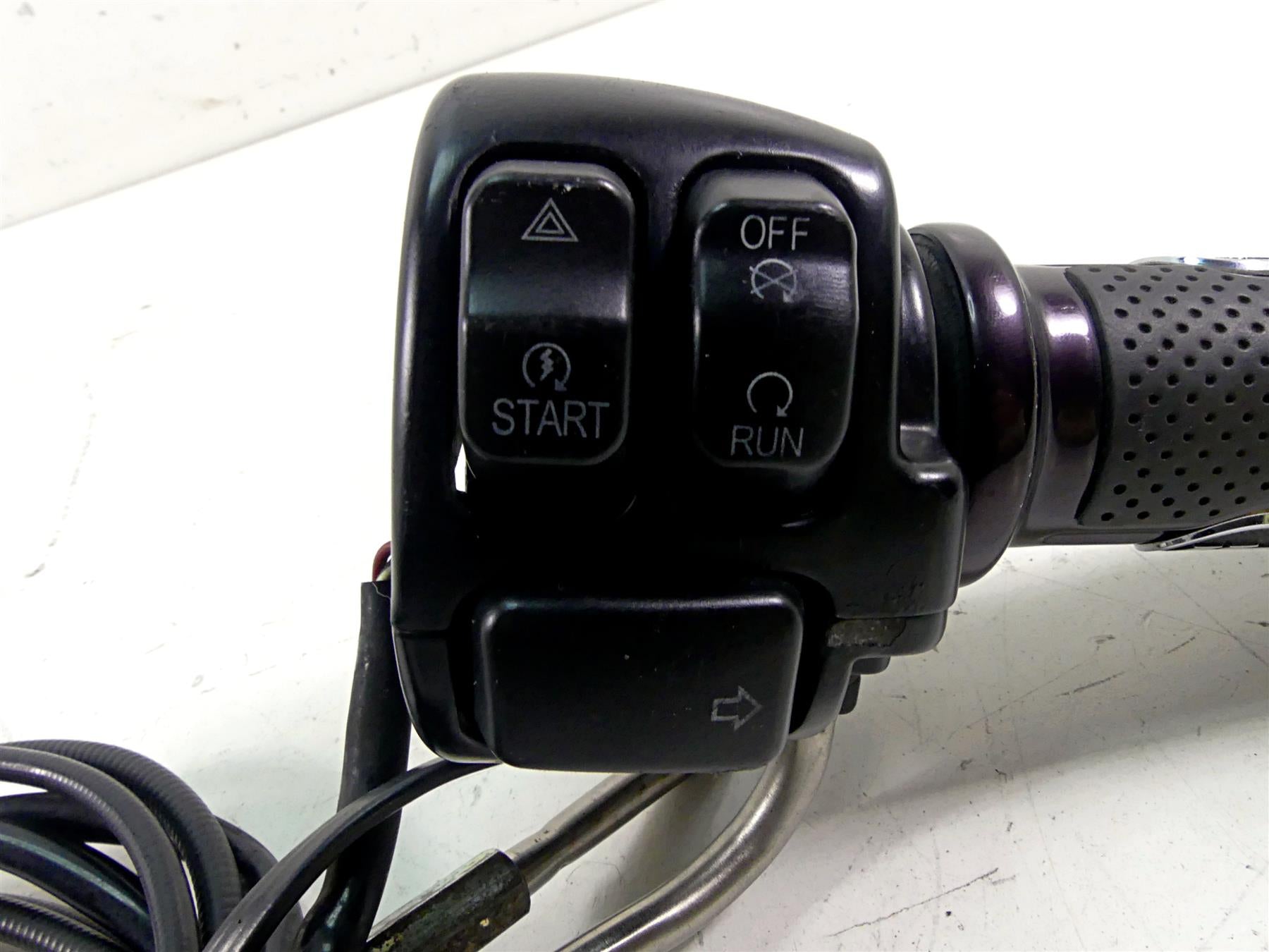 2013 Harley Softail FLSTFB Fat Boy Lo Right Hand Control Switch -Read 72954-11 {{ shop.shopifyCountryName }} - Mototech271