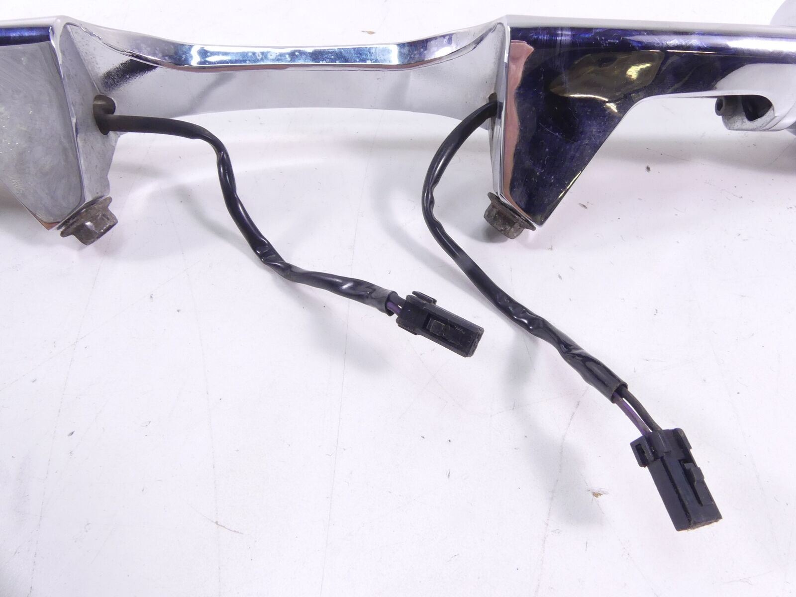 2003 Harley Touring FLHTCI Electra Glide Rear Blinker Bar Assembly 68145-98 {{ shop.shopifyCountryName }} - Mototech271