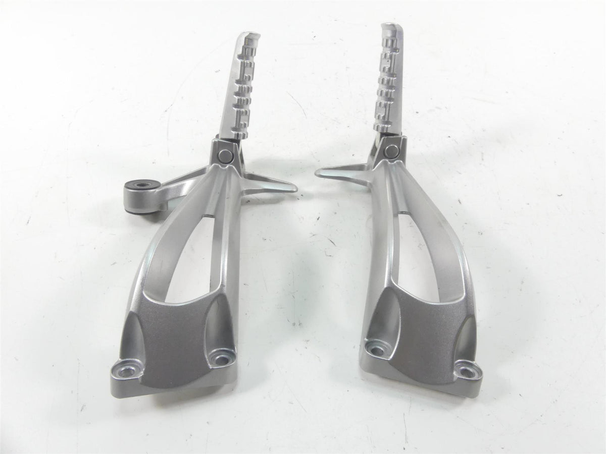 2008 Yamaha FZ1 Fazer Rear Passenger Footpeg Set 2D1-2741L-00-00 2D1-2742L-00-00 {{ shop.shopifyCountryName }} - Mototech271