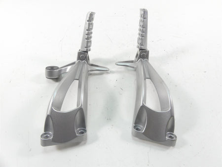 2008 Yamaha FZ1 Fazer Rear Passenger Footpeg Set 2D1-2741L-00-00 2D1-2742L-00-00 {{ shop.shopifyCountryName }} - Mototech271